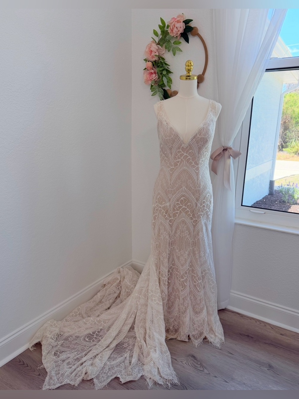 BHLDN Ivory Lace Sleeveless Mermaid Fit/Flare Wedding Dress V Neck Train SZ 12